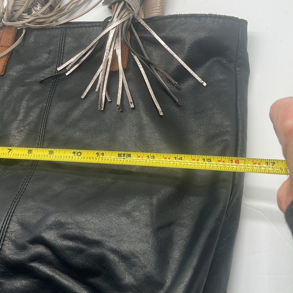 The Sak Palisade Black Leather Shoulder Tote Bag Buttery Soft Fringe+Charm Roomy - Picture 9 of 17